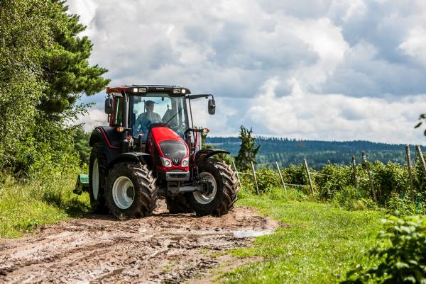 More four cylinder tractors at Valtra More four cylinder tractors at Valtra