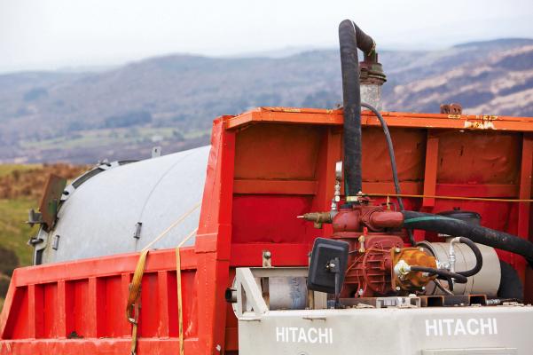 Rubber tracks offer slurry spreading solutions Rubber tracks offer slurry spreading solutions