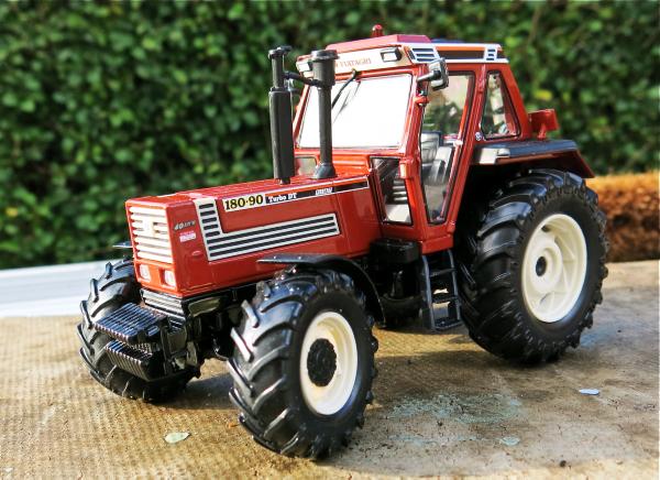 Model tractors get 800,000 hits a month Model tractors get 800,000 hits a month