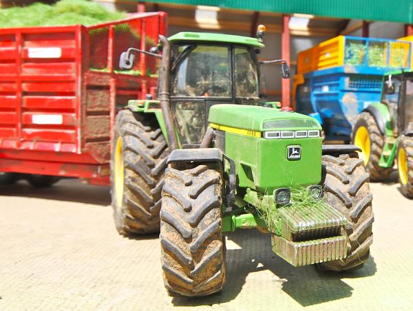 Model tractors get 800,000 hits a month Model tractors get 800,000 hits a month