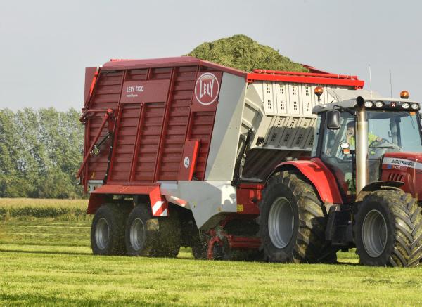 Lely loads on the wagon performance for Grass and Muck Lely loads on the wagon performance for Grass and Muck