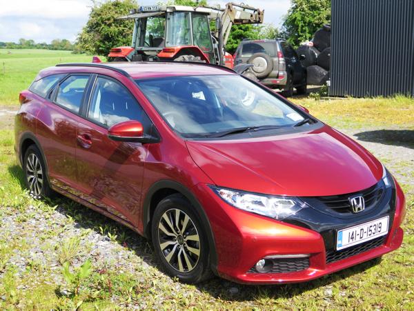 Style, space and economy in Civic Tourer Style, space and economy in Civic Tourer