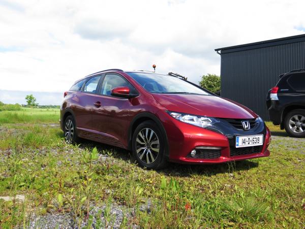 Style, space and economy in Civic Tourer Style, space and economy in Civic Tourer