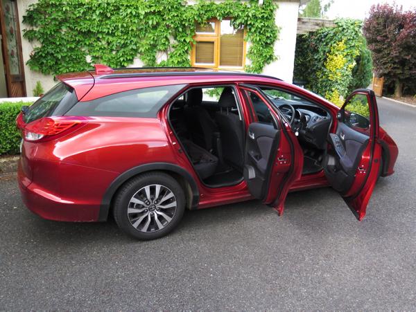 Style, space and economy in Civic Tourer Style, space and economy in Civic Tourer