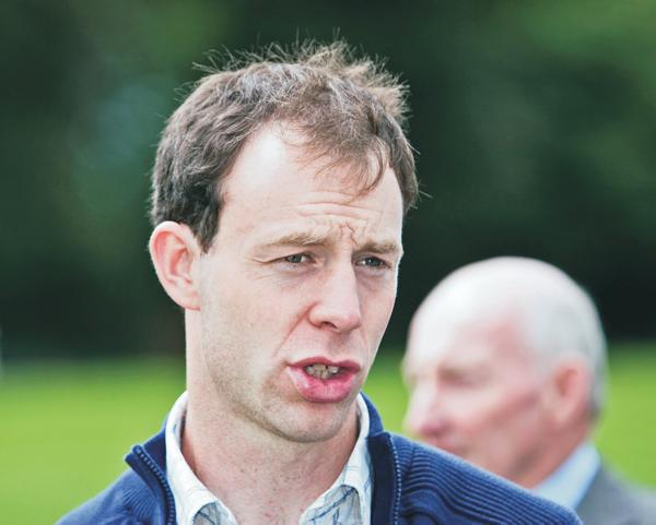 Thunder showers welcome relief on dry farms Thunder showers welcome relief on dry farms