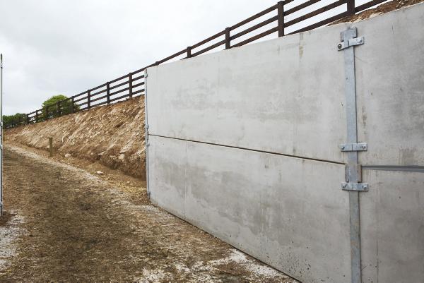 Precast walls make underpass a fast job Precast walls make underpass a fast job