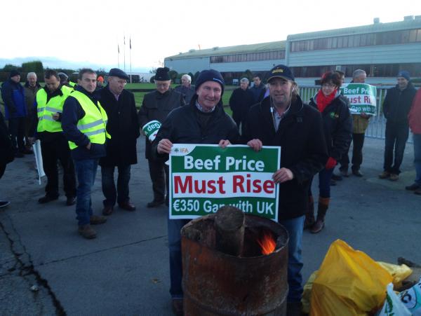 Farmers commence second wave of beef factory protests Farmers commence second wave of beef factory protests