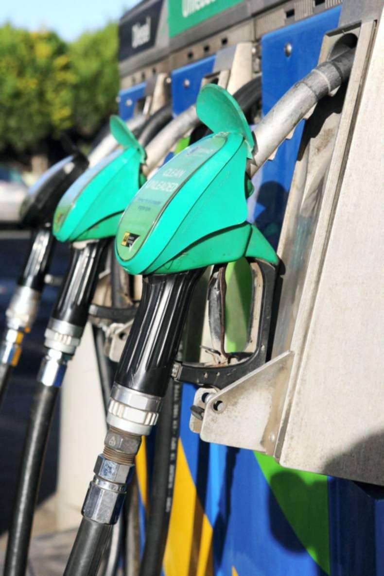 Prices at the fuel pumps Premium