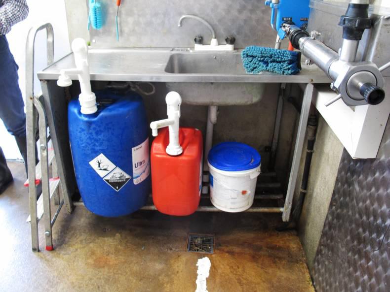 An average of 5,900 litres of milk delivered per cow An average of 5,900 litres of milk delivered per cow
