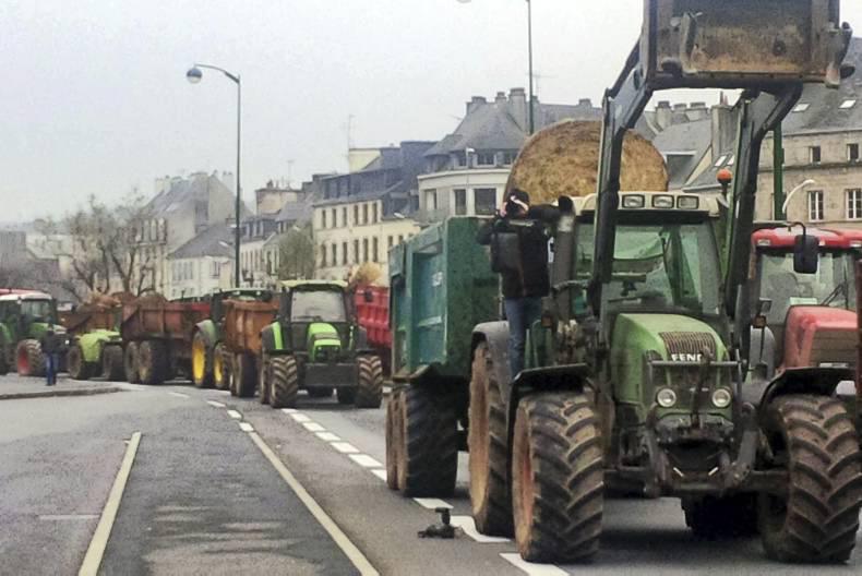 French farmers launch fresh price protests French farmers launch fresh price protests