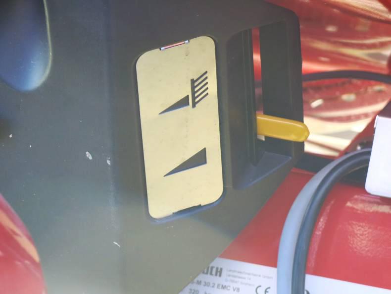 Watch: Clever Rauch gives precise fertiliser spread control Watch: Clever Rauch gives precise fertiliser spread control