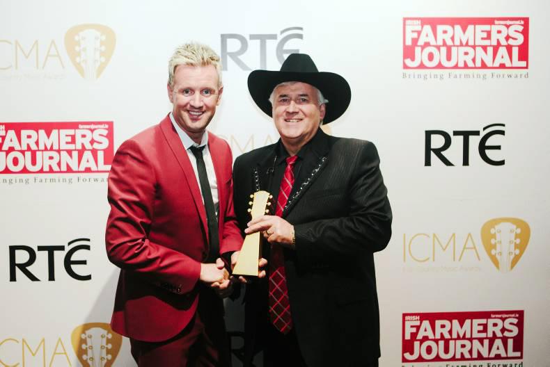 Stars shine on big night for country music Stars shine on big night for country music