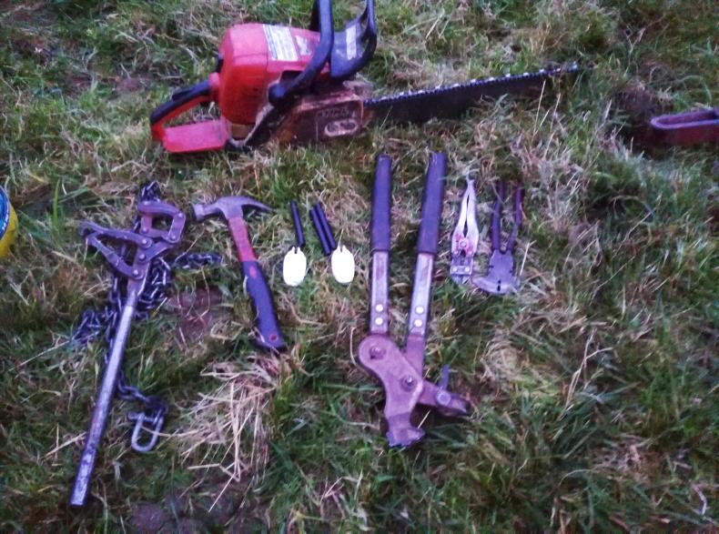 Watch how to erect singlestrand electric fencing 09 November 2016