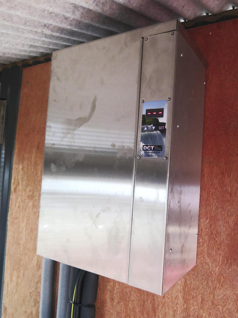 Heating water while cooling milk Heating water while cooling milk