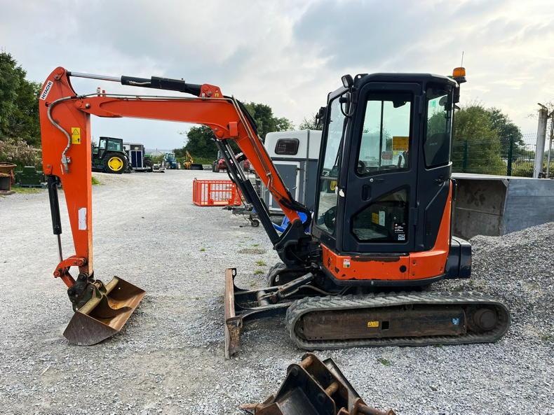 A 2017 Hitachi Zaxis 38U 3t digger sells for €26,250 at Hennessy’s auction A 2017 Hitachi Zaxis 38U 3t digger sells for €26,250 at Hennessy’s auction