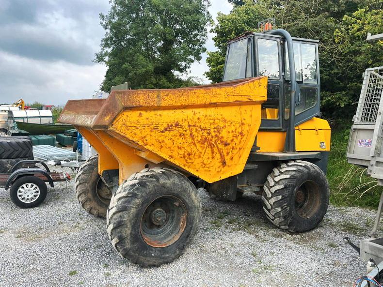 A 2017 Hitachi Zaxis 38U 3t digger sells for €26,250 at Hennessy’s auction A 2017 Hitachi Zaxis 38U 3t digger sells for €26,250 at Hennessy’s auction