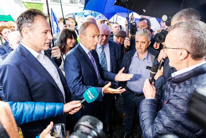 Hundreds of farmers protest at Fianna Fáil think-in Hundreds of farmers protest at Fianna Fáil think-in