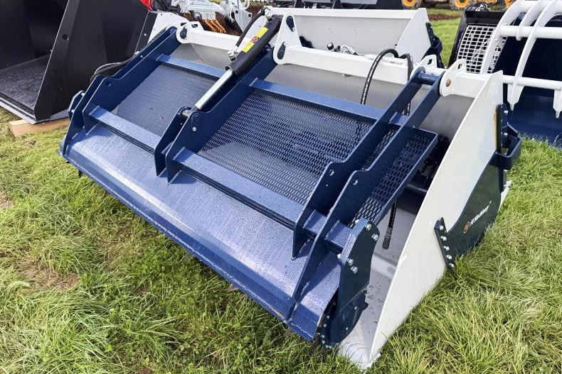 FK Machinery feed auger bucket with silage defacer FK Machinery feed auger bucket with silage defacer