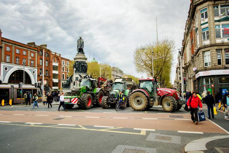 Protest: minister sounds alarm on milk collections and feed imports Protest: minister sounds alarm on milk collections and feed imports
