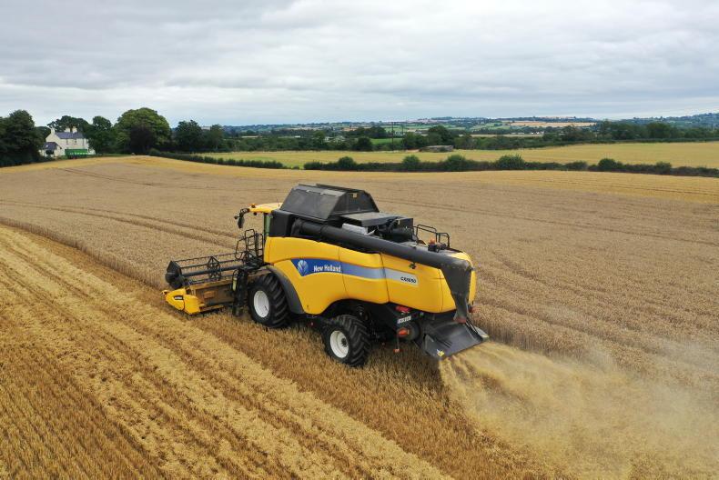 Farmers are harvesting oats with no idea if they can chop straw under SIM Farmers are harvesting oats with no idea if they can chop straw under SIM