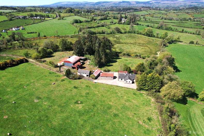 Torn between two residential farms in Breffni county Torn between two residential farms in Breffni county