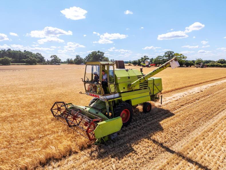 58-year-old Claas combine harvests again after restoration 58-year-old Claas combine harvests again after restoration