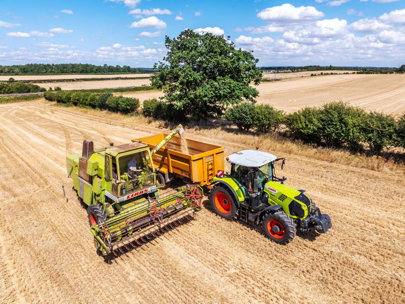 58-year-old Claas combine harvests again after restoration 58-year-old Claas combine harvests again after restoration