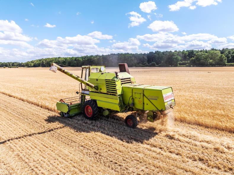 58-year-old Claas combine harvests again after restoration 58-year-old Claas combine harvests again after restoration