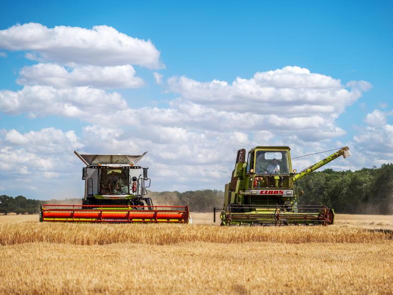 58-year-old Claas combine harvests again after restoration 58-year-old Claas combine harvests again after restoration