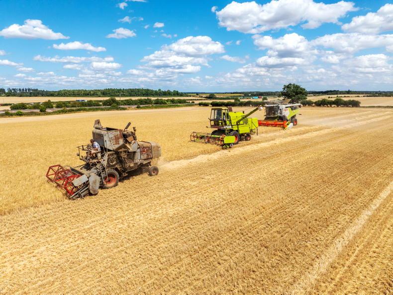 58-year-old Claas combine harvests again after restoration 58-year-old Claas combine harvests again after restoration