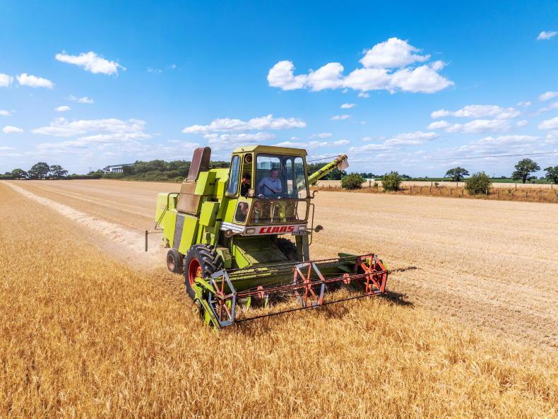 58-year-old Claas combine harvests again after restoration 58-year-old Claas combine harvests again after restoration