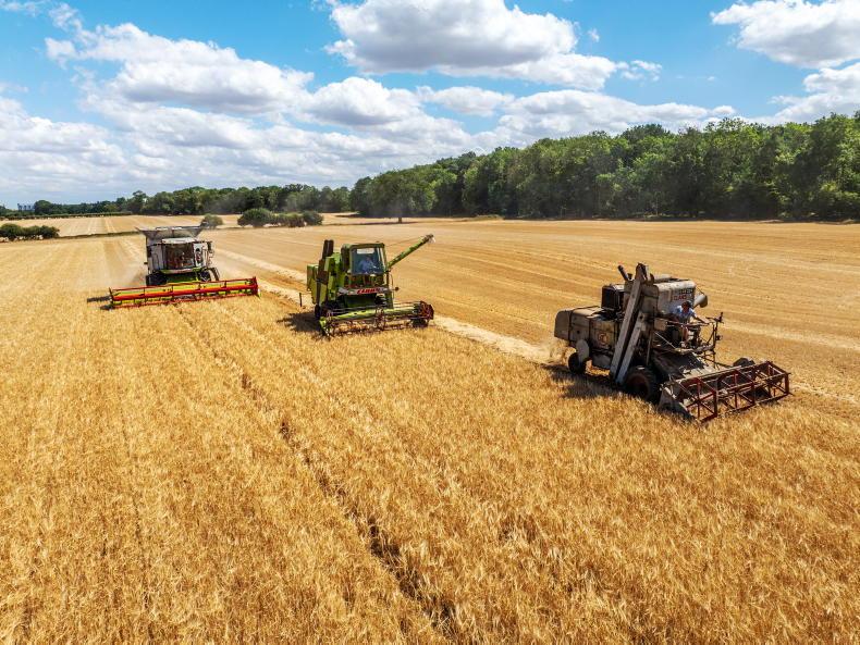 58-year-old Claas combine harvests again after restoration 58-year-old Claas combine harvests again after restoration
