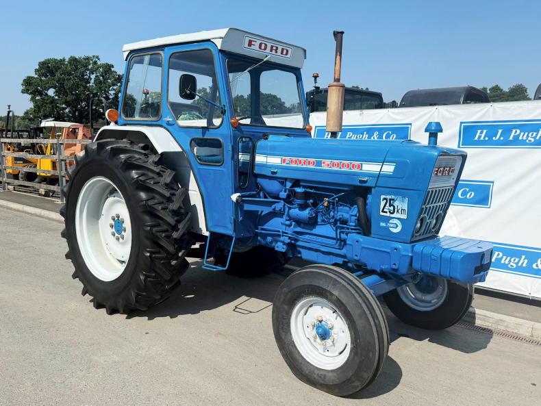 Vintage Ford 7000 sells for over €58,000 at auction Vintage Ford 7000 sells for over €58,000 at auction