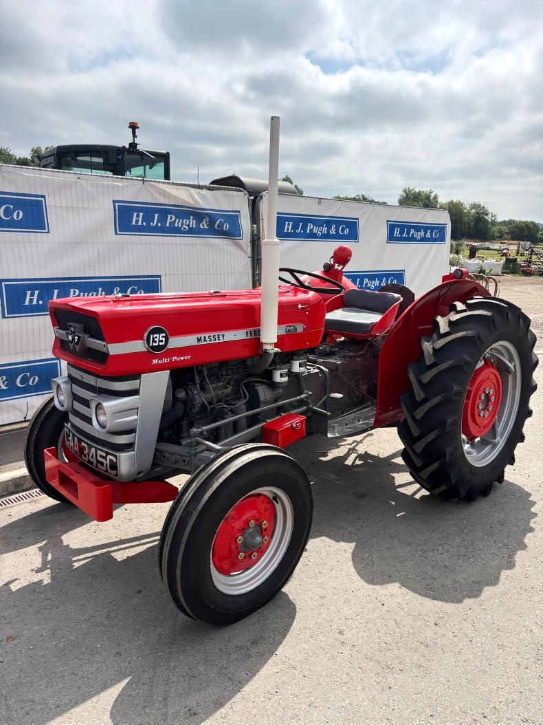 Vintage Ford 7000 sells for over €58,000 at auction Vintage Ford 7000 sells for over €58,000 at auction