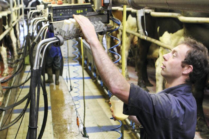 Dairy Management: managing SCC and reviewing the breeding season. Dairy Management: managing SCC and reviewing the breeding season.