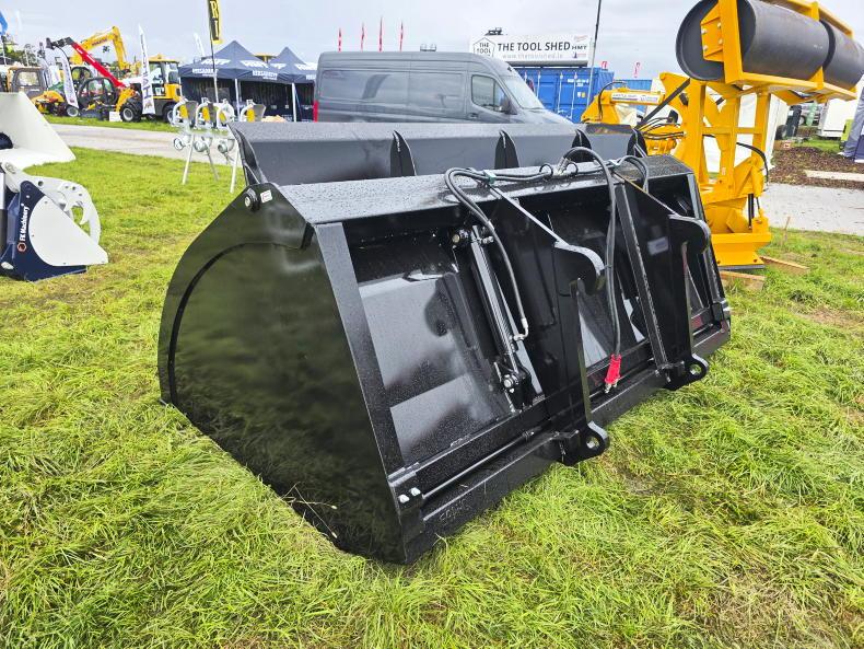Ploughing highlights: Scottish-built push-off bucket makes Irish debut Ploughing highlights: Scottish-built push-off bucket makes Irish debut