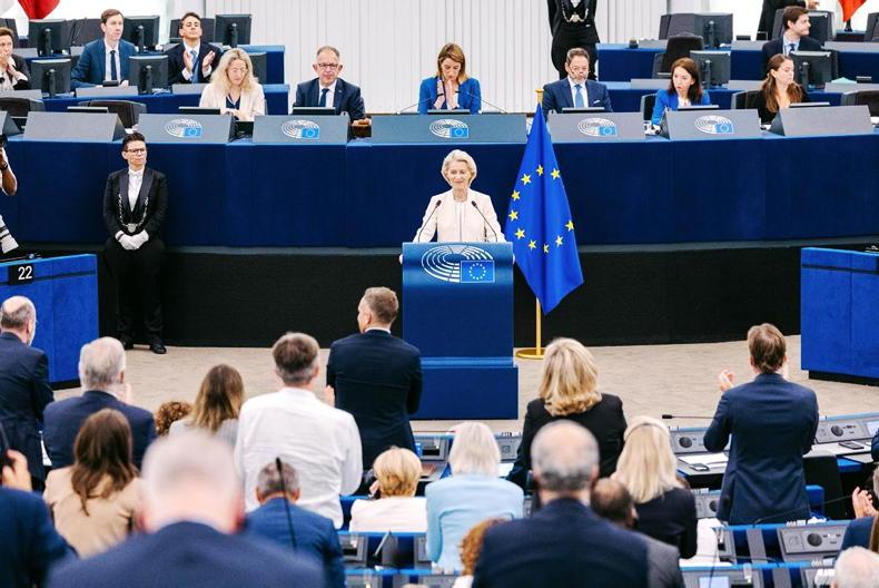 Best of times and worst of times for the EU Best of times and worst of times for the EU