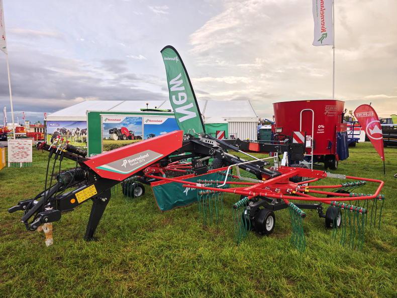 Ploughing highlights: Kverneland showcases new twin-rotor rake Ploughing highlights: Kverneland showcases new twin-rotor rake