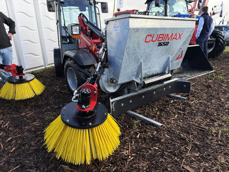 Ploughing highlights: Tipp manufacturer launches cubicle bedder attachment Ploughing highlights: Tipp manufacturer launches cubicle bedder attachment