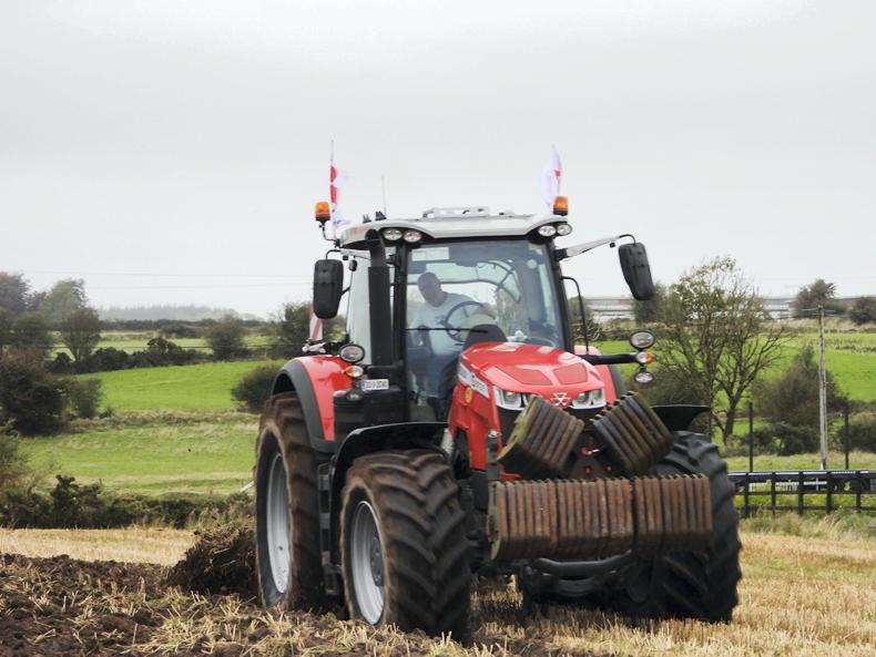 4,000 watch Galway contractor beat 37-year-old ploughing world record time 4,000 watch Galway contractor beat 37-year-old ploughing world record time
