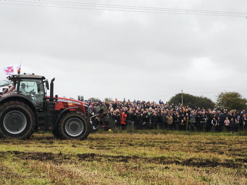4,000 watch Galway contractor beat 37-year-old ploughing world record time 4,000 watch Galway contractor beat 37-year-old ploughing world record time