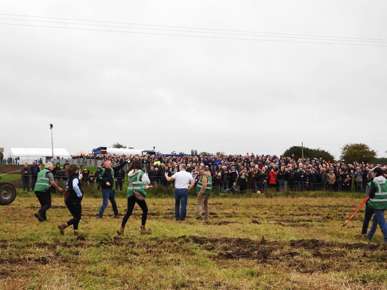 4,000 watch Galway contractor beat 37-year-old ploughing world record time 4,000 watch Galway contractor beat 37-year-old ploughing world record time