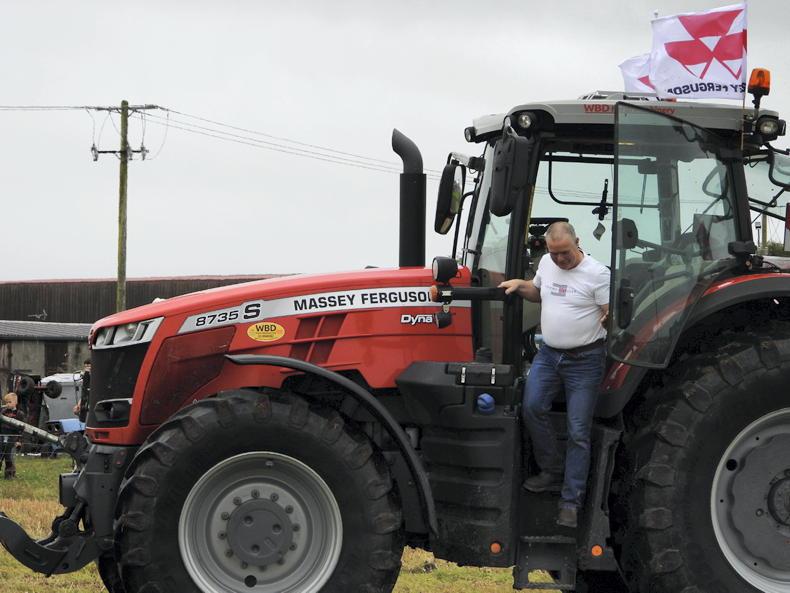 4,000 watch Galway contractor beat 37-year-old ploughing world record time 4,000 watch Galway contractor beat 37-year-old ploughing world record time