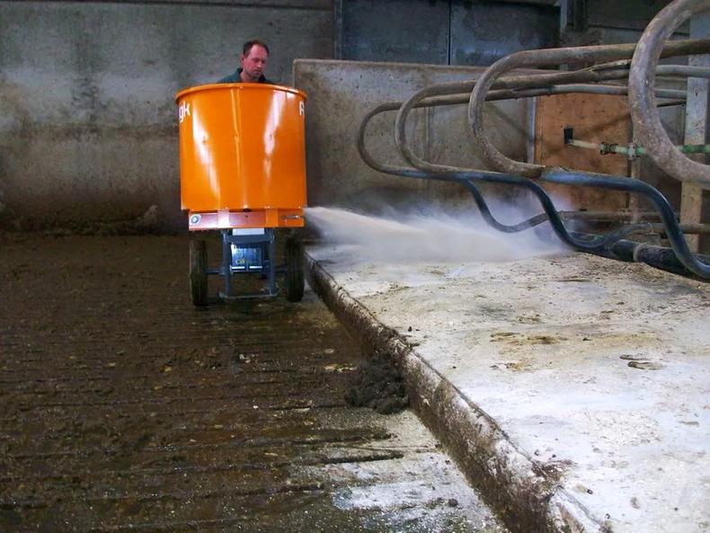 Dutch firm's clever silage grab designed to leave pit face 'like it was shaven' Dutch firm's clever silage grab designed to leave pit face 'like it was shaven'