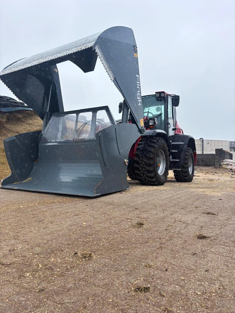 Dutch firm's clever silage grab designed to leave pit face 'like it was shaven' Dutch firm's clever silage grab designed to leave pit face 'like it was shaven'